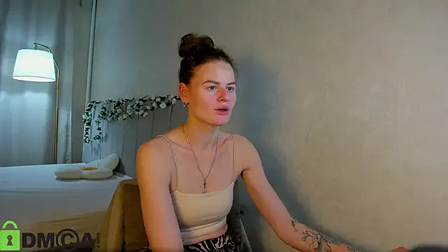 StripChat Wanda_Gomez is Freechat Wanda_Gomez — dancing with a bare back