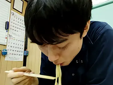 whitebriefboy on StripChat