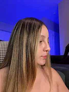 Offline yourlilsecreet on StripChat