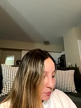 Offline yourlilsecreet on StripChat