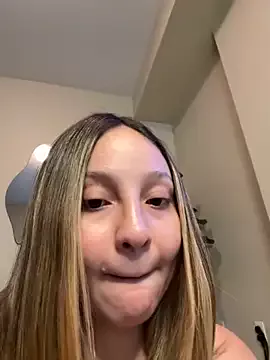 Offline yourlilsecreet on StripChat